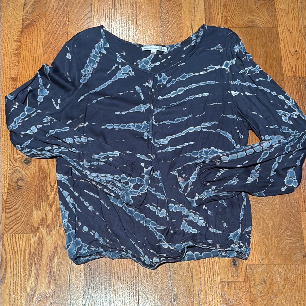 Young Fabulous & Broke rayon blue tie dye blouse size M